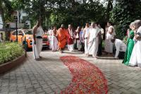 H.H Shrimath Samyamindra Thirtha Swamiji of Shri Kashi Math visits SCM - Bengaluru